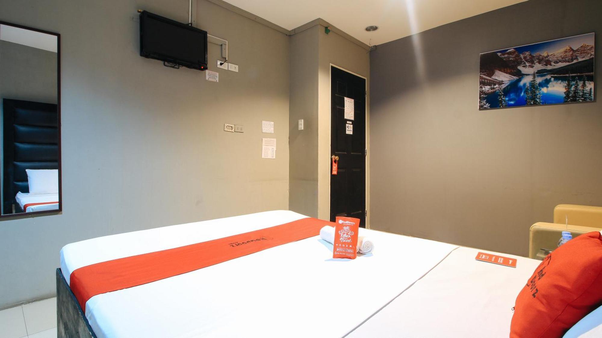 Reddoorz @ P Florentino Street Sampaloc مانيلا المظهر الخارجي الصورة