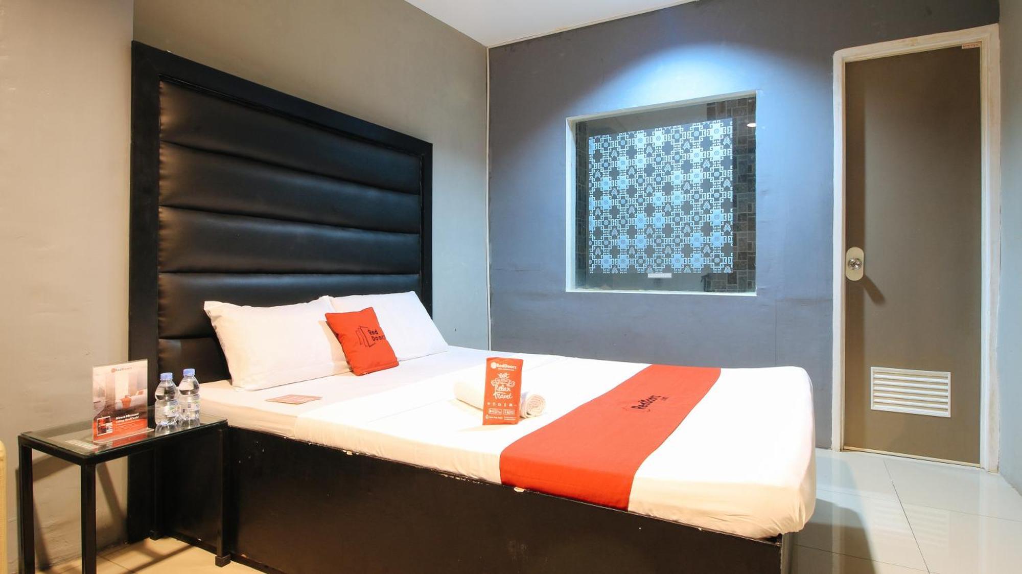 Reddoorz @ P Florentino Street Sampaloc مانيلا المظهر الخارجي الصورة