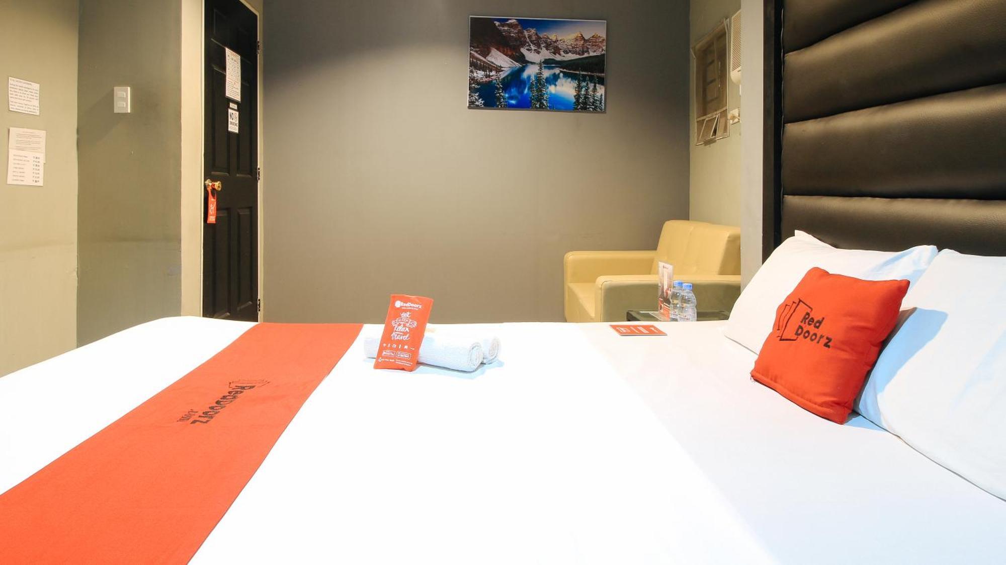 Reddoorz @ P Florentino Street Sampaloc مانيلا المظهر الخارجي الصورة