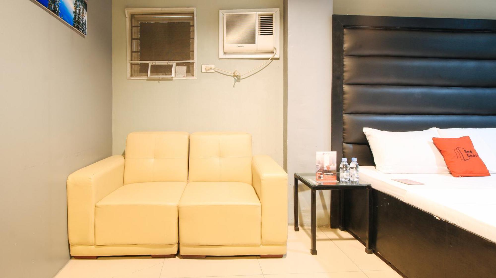 Reddoorz @ P Florentino Street Sampaloc مانيلا المظهر الخارجي الصورة