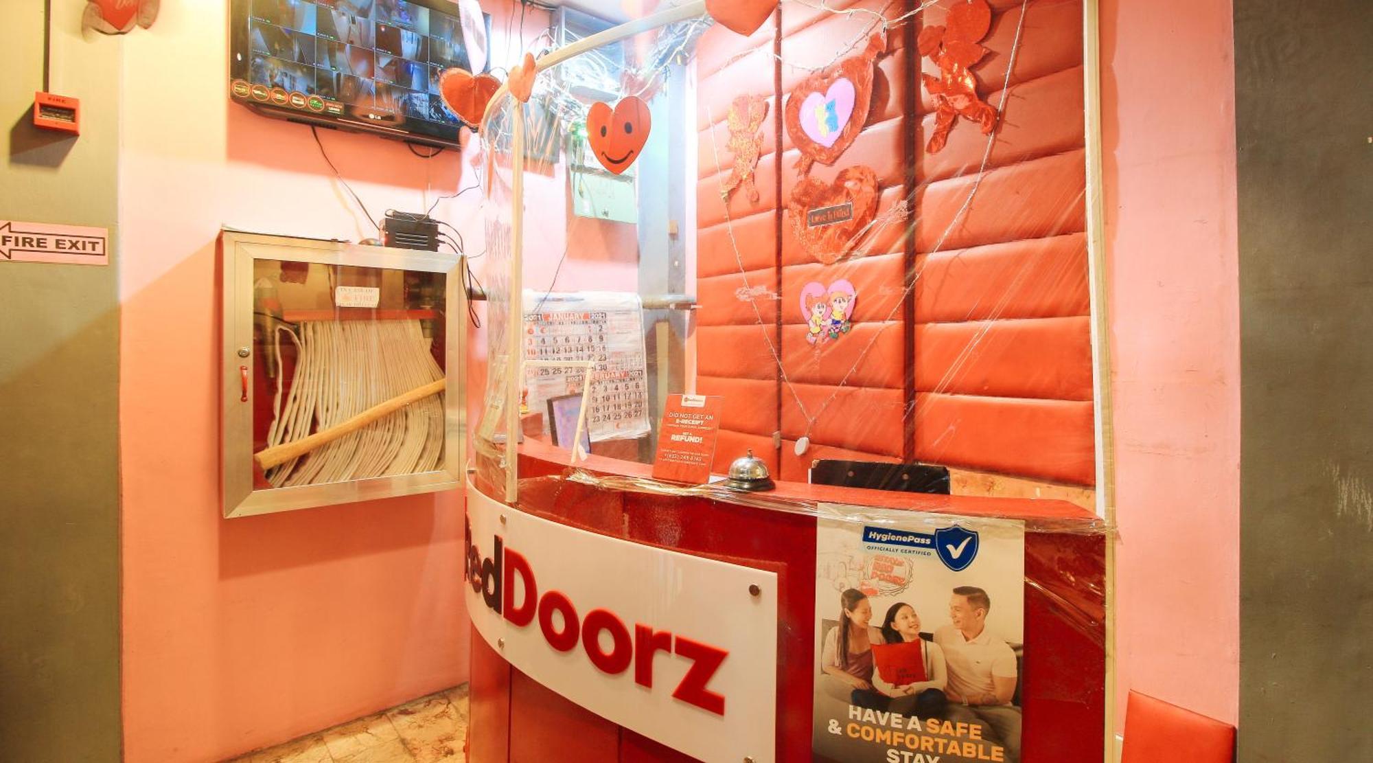 Reddoorz @ P Florentino Street Sampaloc مانيلا المظهر الخارجي الصورة